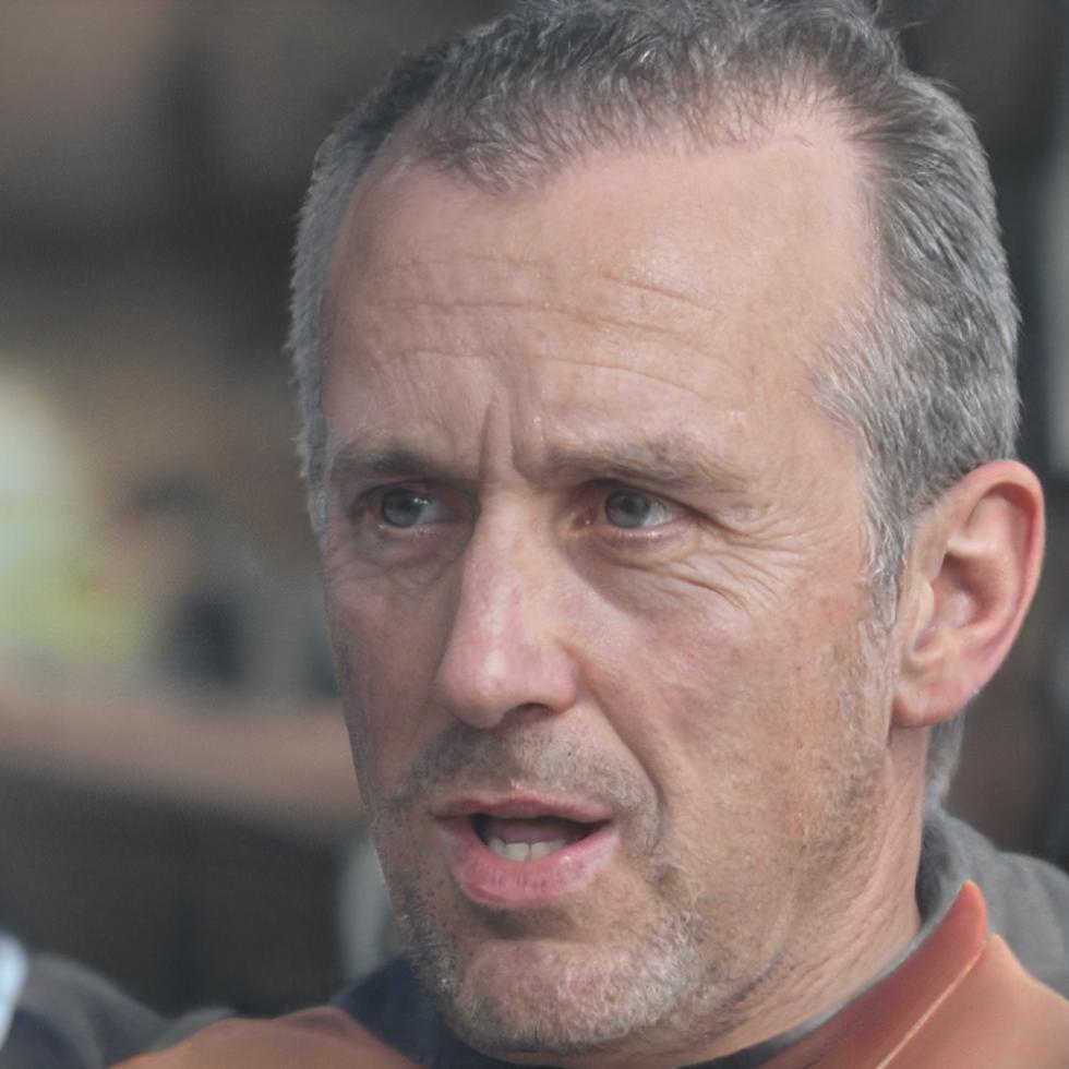 Portrait de Dimitri Moreau, expert en analyse financière